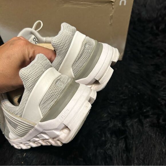 ON CLOUDSWIFT gray white running athletic training lace up shoes sneakers sz 8.5 - Picture 4 of 9